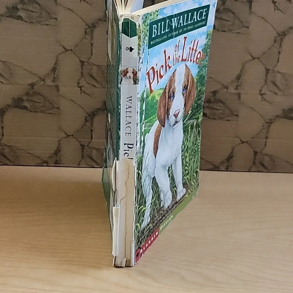 ‎8 paperback books about dogs.